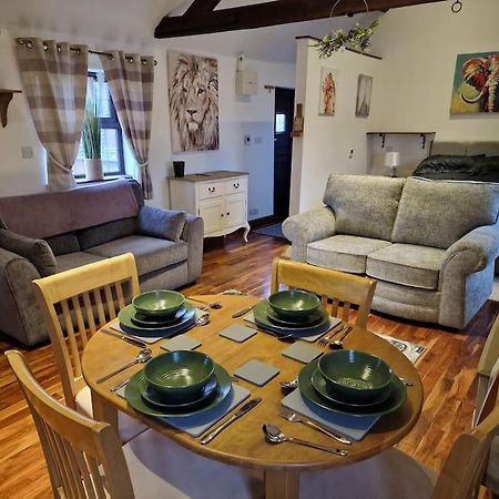 Joiners Arms - Studio Apartments Market Drayton Bagian luar foto