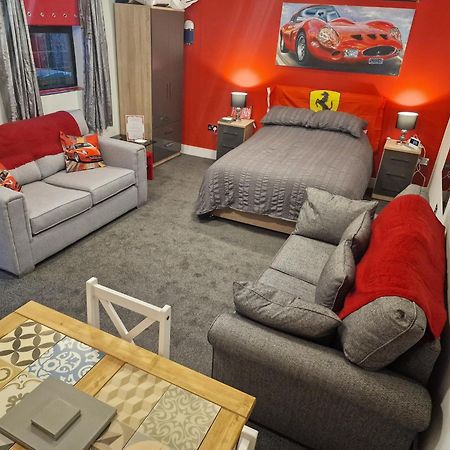 Joiners Arms - Studio Apartments Market Drayton Bagian luar foto