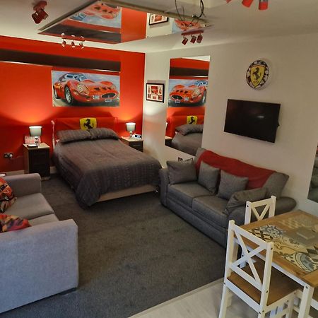 Joiners Arms - Studio Apartments Market Drayton Bagian luar foto
