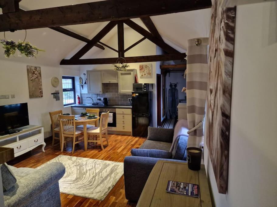 Joiners Arms - Studio Apartments Market Drayton Bagian luar foto