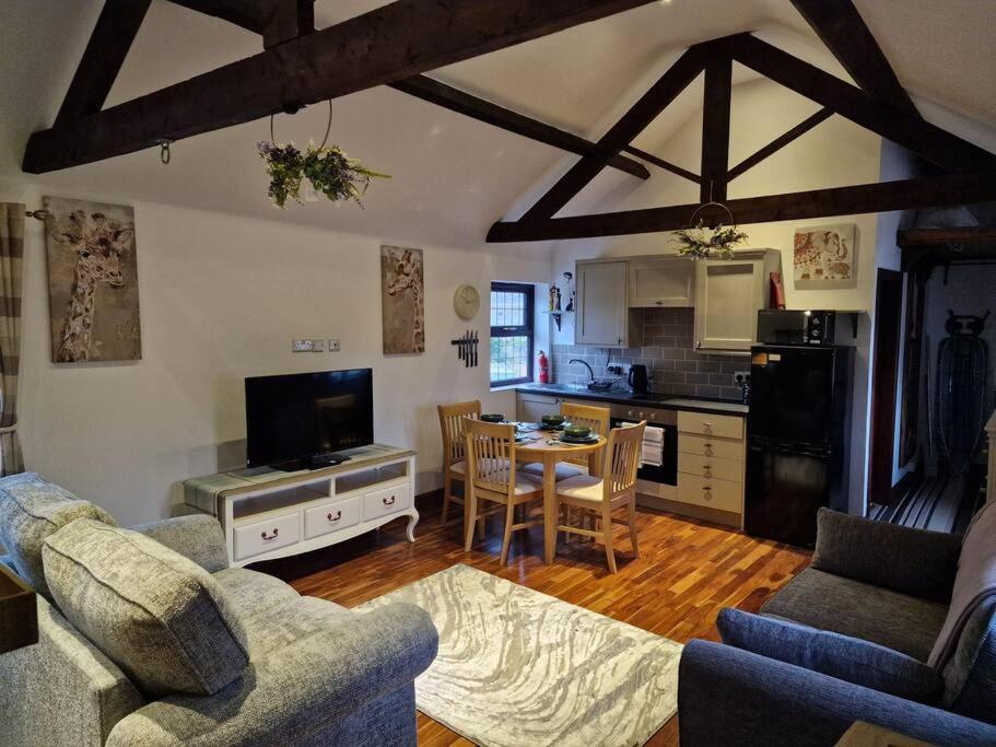 Joiners Arms - Studio Apartments Market Drayton Bagian luar foto