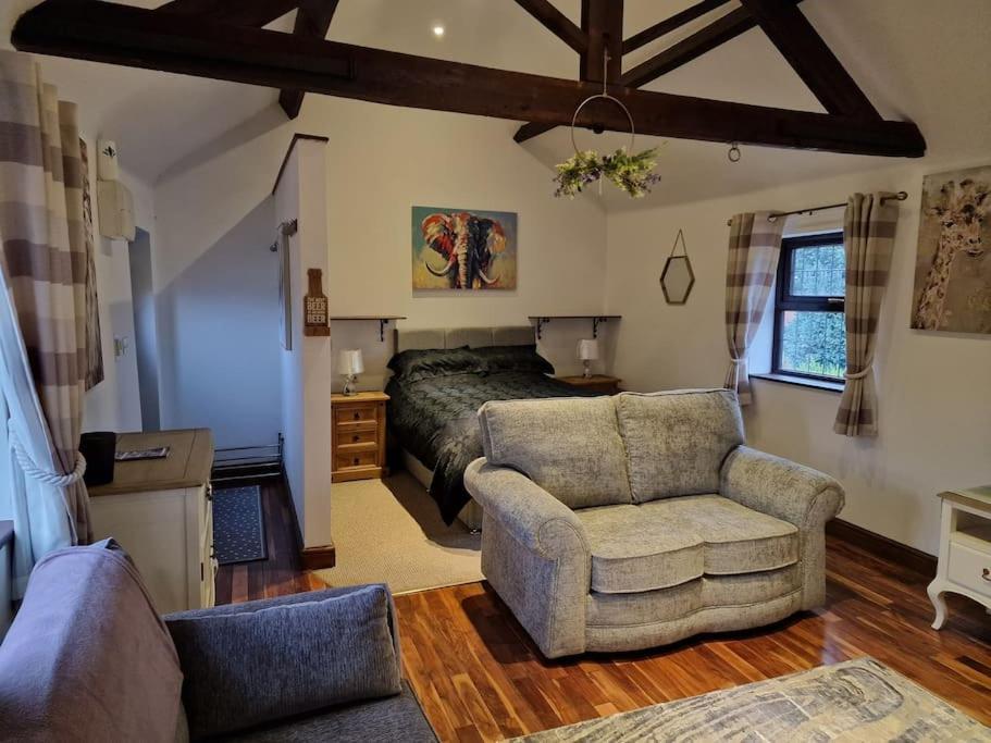 Joiners Arms - Studio Apartments Market Drayton Bagian luar foto